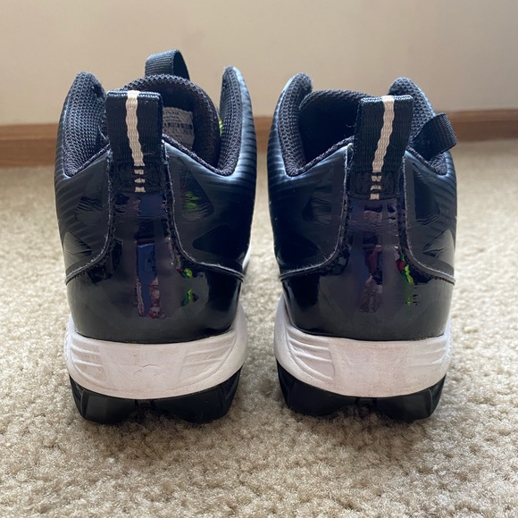 Under Armour cleats size 2Y - Picture 4 of 8